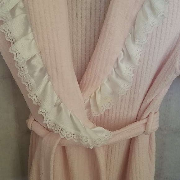 Pink floor-length bath robe. Kids size 10-12. - Picture 3 of 6